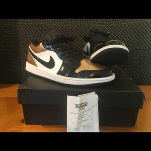 Jordan 1 low “gold toe”
